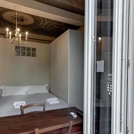 5 Piazza Tribunali -luxury In Center 3*