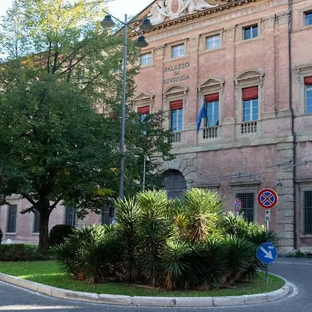 5 Piazza Tribunali -luxury In Center 3* ボローニャ